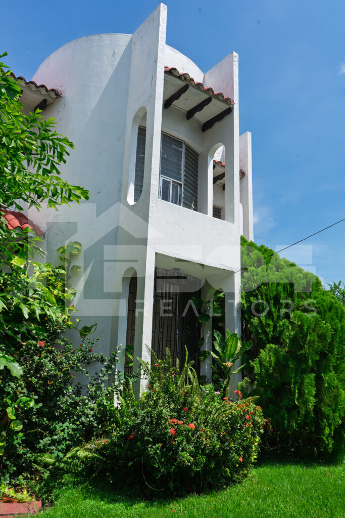 HERMOSA CASA EN COLONIA COUNTRY